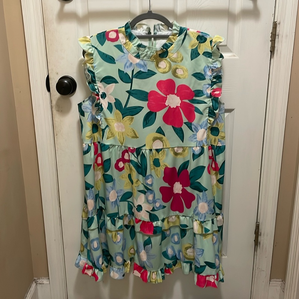 Online boutique floral dress.